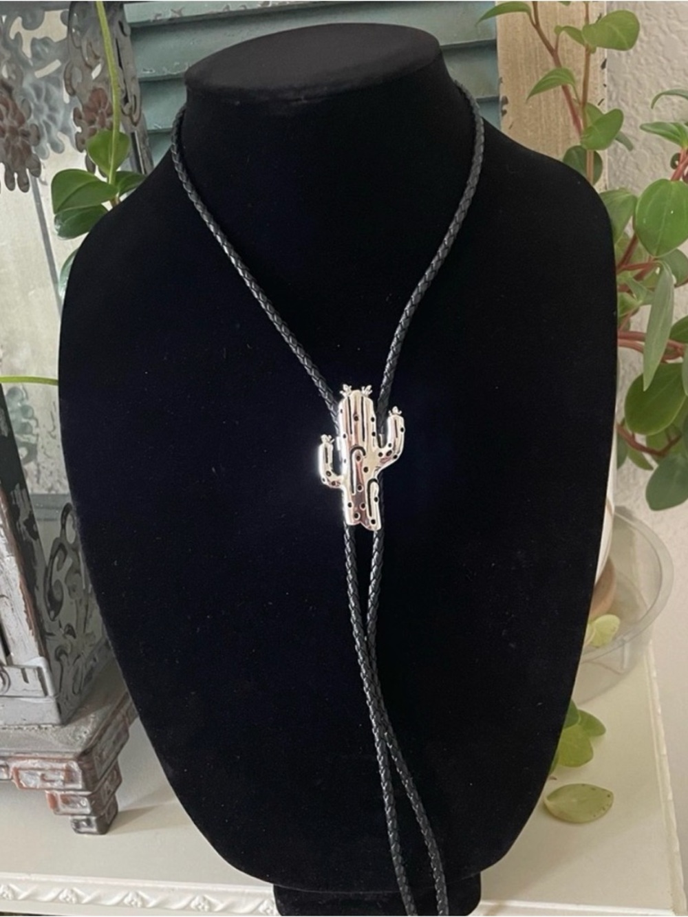 Southwestern Cactus Bolo Tie in Black and Silver - NWOT